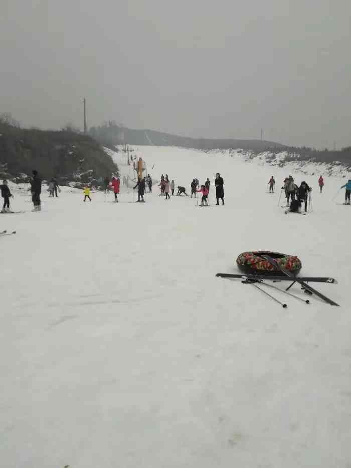 齐乐梦华梓橦山滑雪场