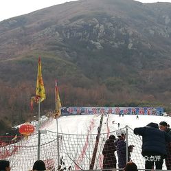 伊芦山霞波滑雪场
