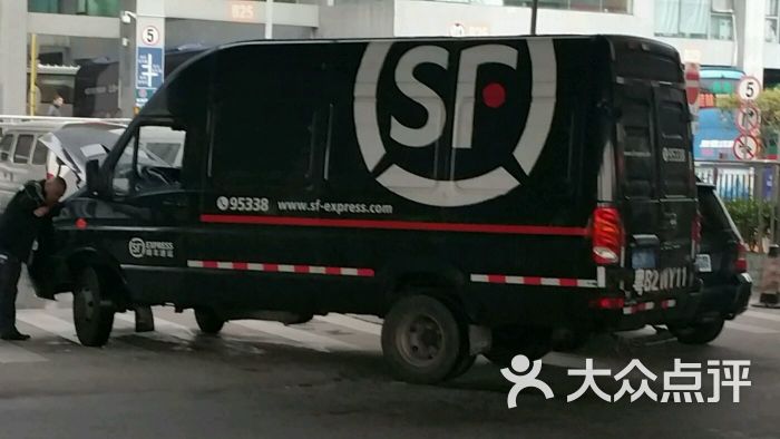 粤运文锦渡汽车站中巴的士停车场-图片-深圳爱