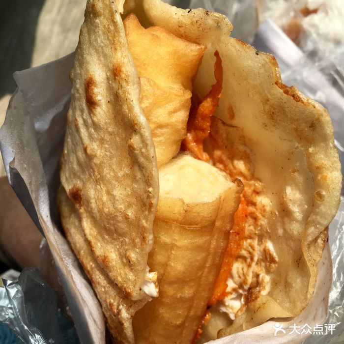 鸡蛋饼包油条加里脊