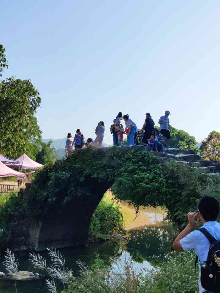 永丰古桥又名小赵洲桥,听村民话这栋桥有六佰几年历史,而且好多人来