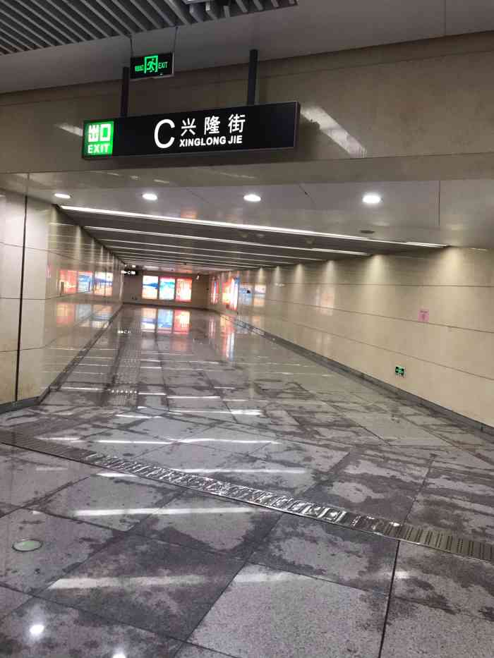 建国道(地铁站"建国道站应该算是地铁二号线比较特殊的一站.