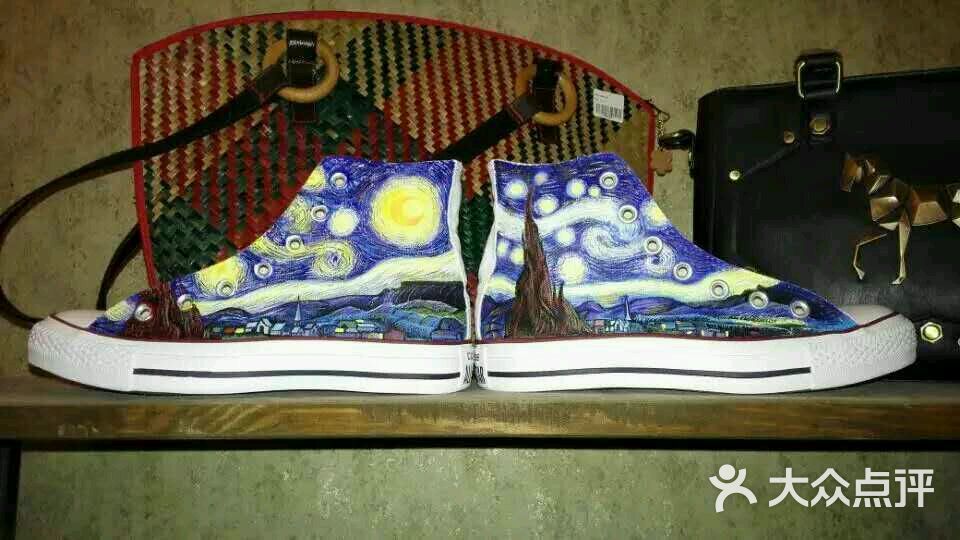 匡威上的星空