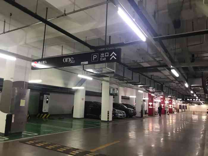 津湾广场地下停车场-"在这个位置有这个价格的停车场.