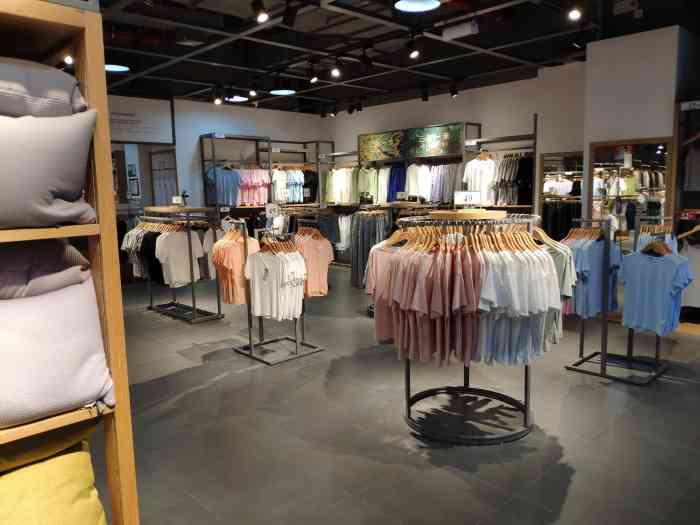 宝藏店铺啊在三川一禾买了两千多的衣服了还用积分兑换了两个台灯质量