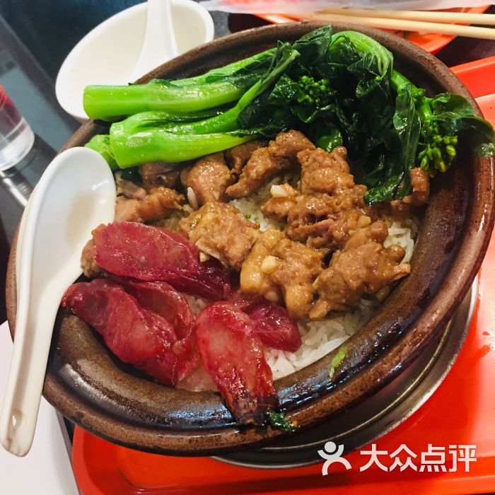 排骨腊肠煲仔饭