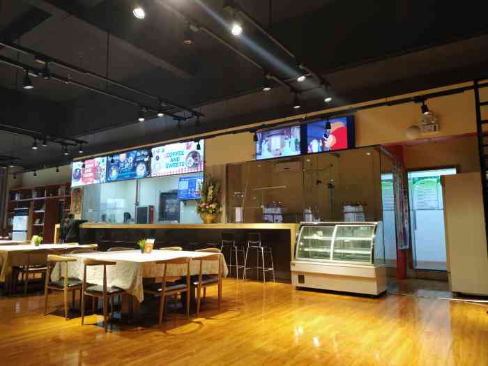 位置:西京学院食堂后面 一号通道旁环境:室内很大 装修也不错 纯木