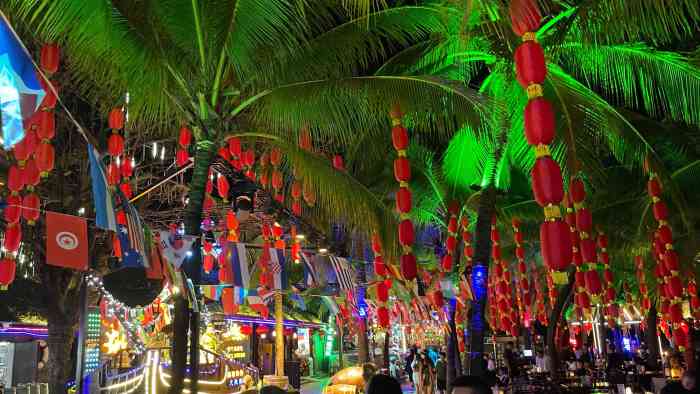 大东海夜市-"位于99大东海广场旁的夜市因疫情时期17.
