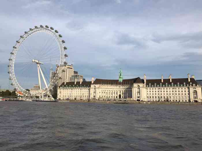 westminster pier-"泰晤士河轮船游,喜欢的可以坐坐.