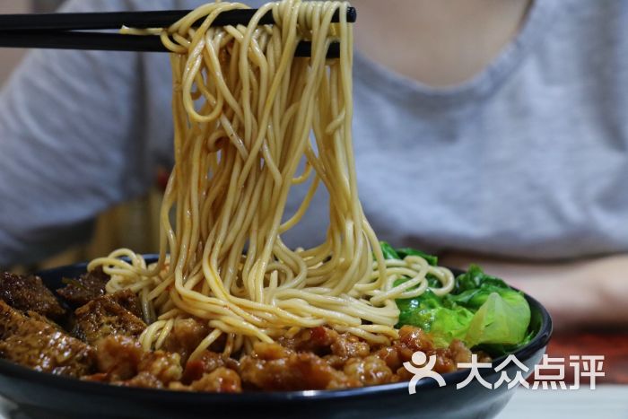 董记本帮面馆-辣肉浇头面图片-上海美食-大众点评网