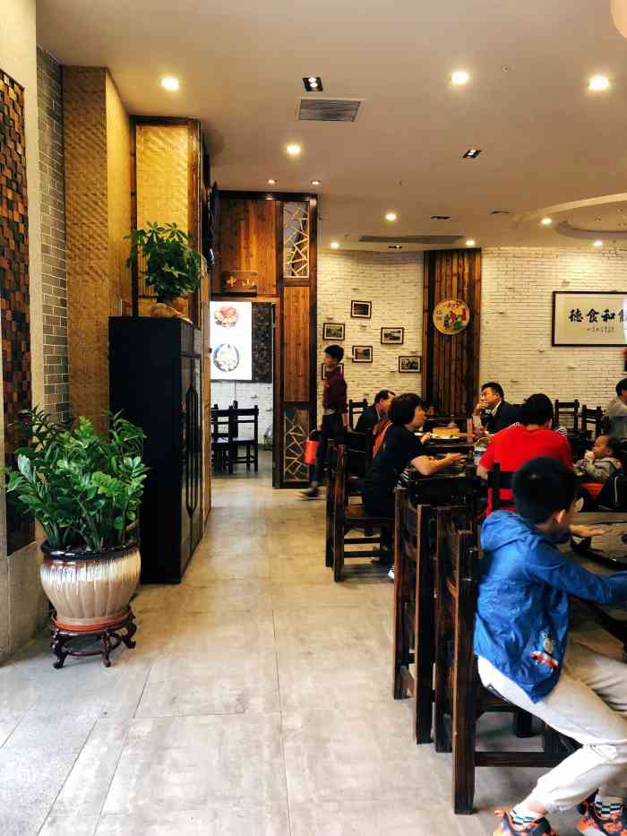 凤苑私厨-"位于喜来登酒店旁边 好容易找 住酒店下来.