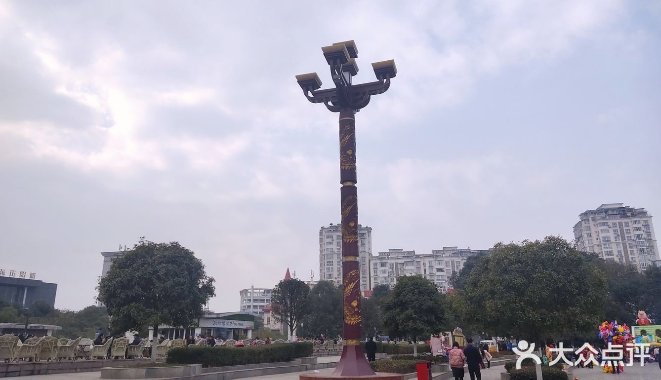 利州广场,广元的地标性建筑之一