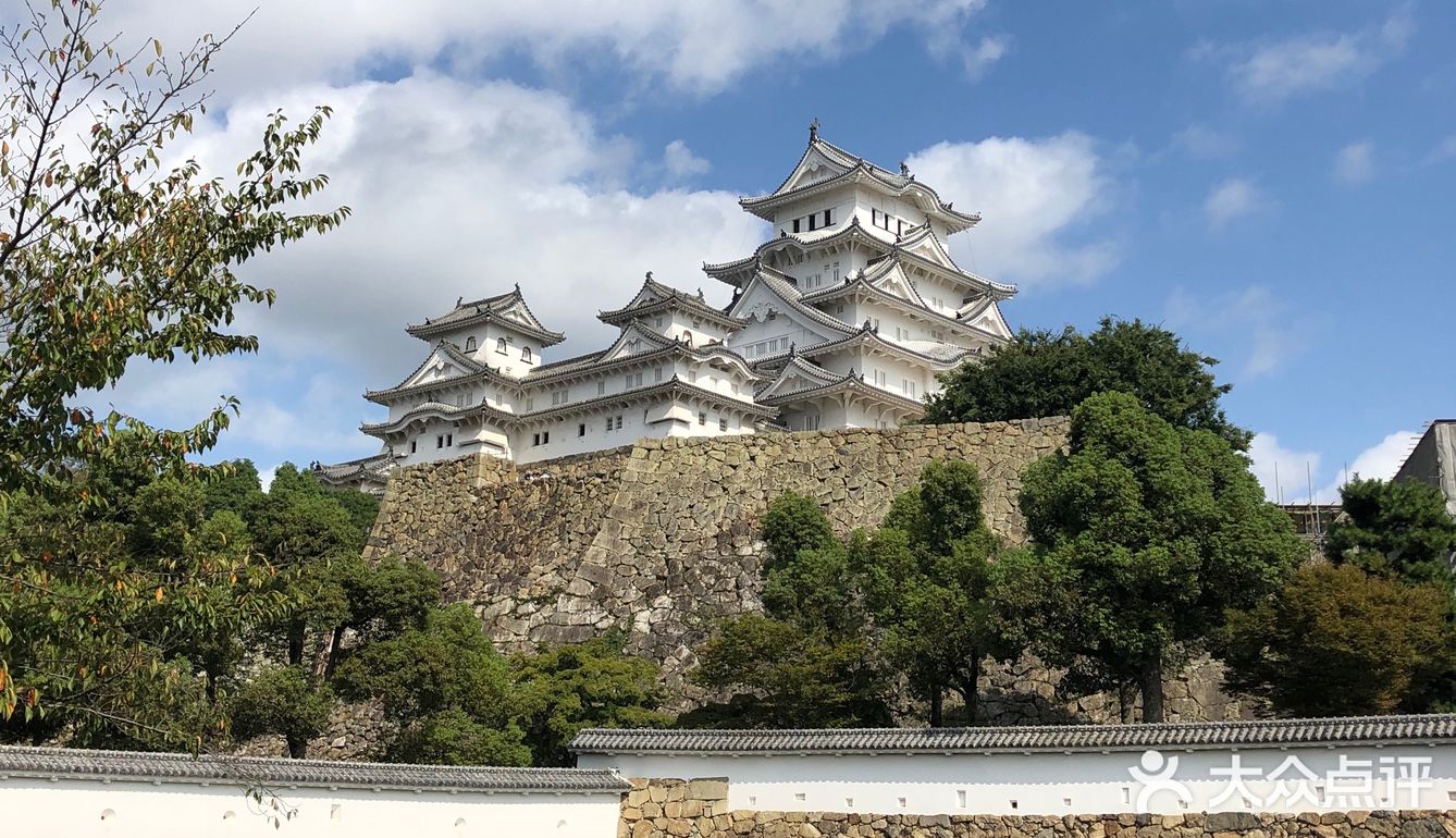 姬路城又称白鹭城,和松山城,和歌山城合称日本三大连立