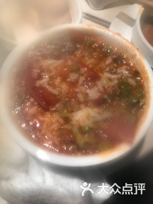 海底捞火锅:这家店男店员很热情。女服务员一