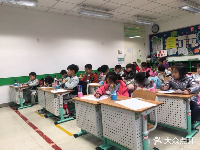 北京市西城区厂桥小学图片