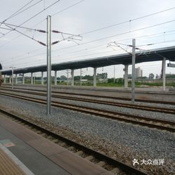 十堰茂名人口对比_对比色彩构成图片(2)