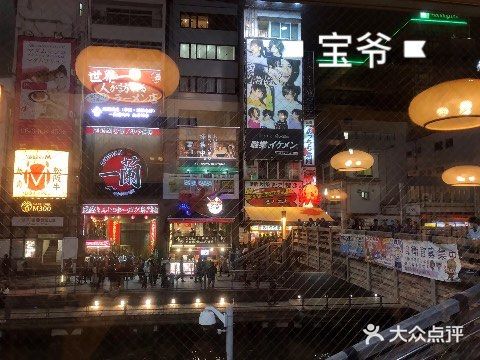 宝爷逛吃亲亲