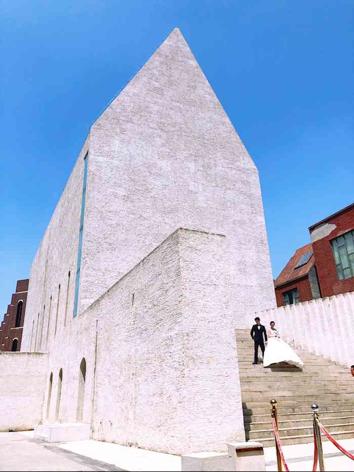 中国油画院-"7615中国油画院的里整体的建筑风格.