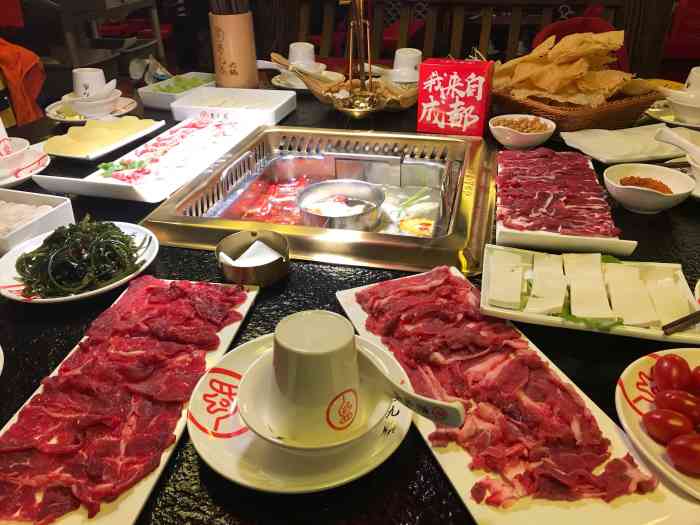 蜀九鼎火锅(福安店"蜀九鼎在新华北路永辉边上楼上,装修的很大.