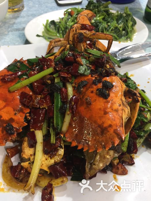 庙街香辣蟹:白天爬完太平山,领略完维港的风.香