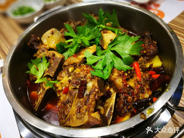 堃记牛煮艺专业牛肉馆牛骨王香辣锅图片 - 第1张