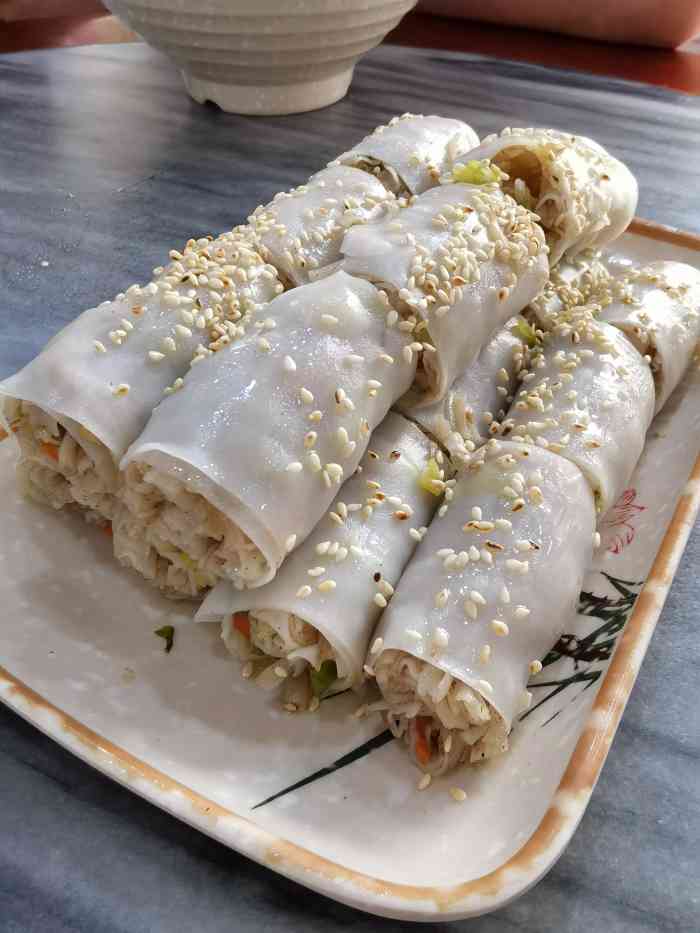 又一碗-"猪场碌好好吃,薄薄的肠粉抱着丰富的配料,.