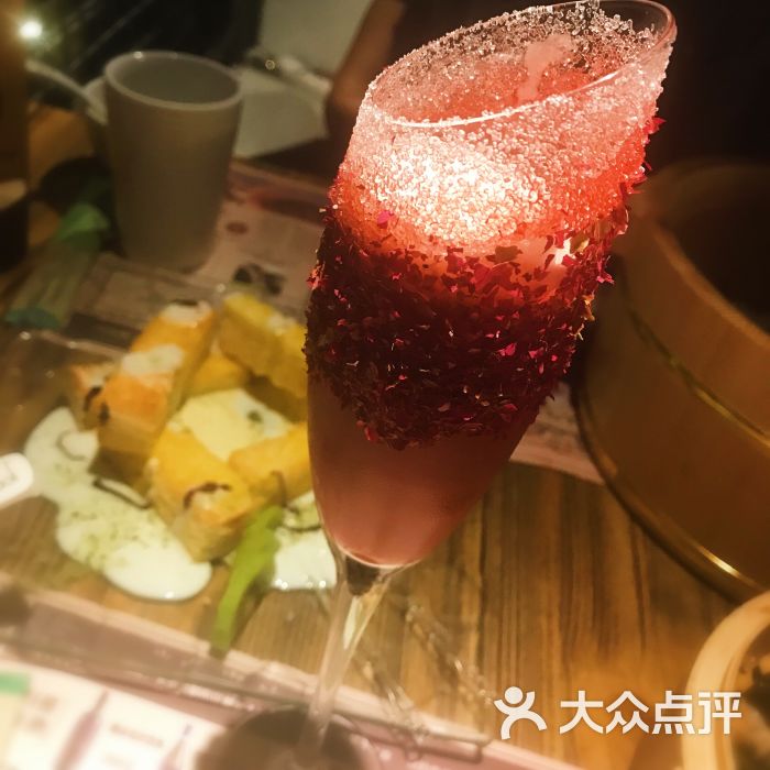 胡桃里音乐酒馆(长春总店)红唇鸡尾酒图片 第512张