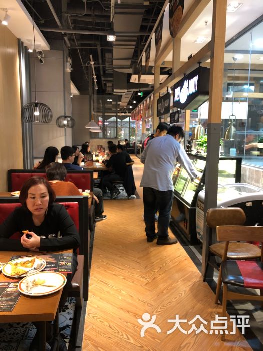 熙悦汇商场五楼,是一家以披萨为主的自助餐厅(塘沽有分店)现在开业