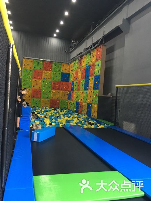 趣玩趣蹦床馆-图片