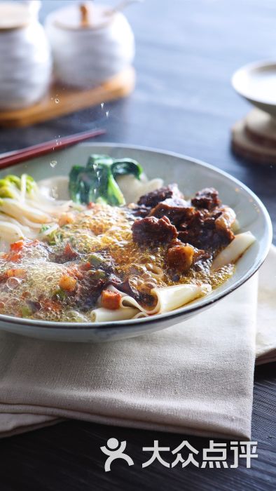 牛肉油泼面