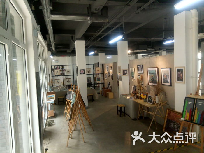 刘海轮绘画工作室店内环境图片 - 第7张