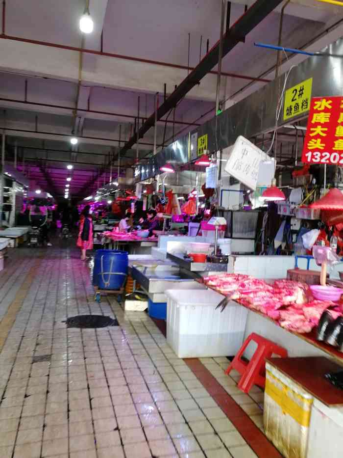 谢家庄农贸综合批发市场"谢家庄农贸综合批发市场,里面柴米油盐酱醋.