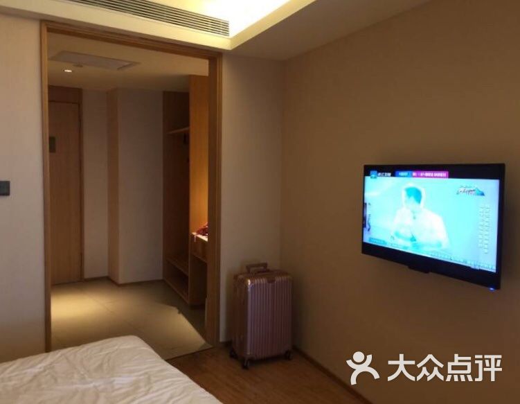 全季酒店(上海陆家嘴八佰伴店):硬枕头?没有。