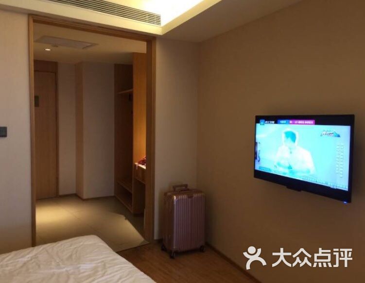 全季酒店(上海陆家嘴八佰伴店):硬枕头?没有。