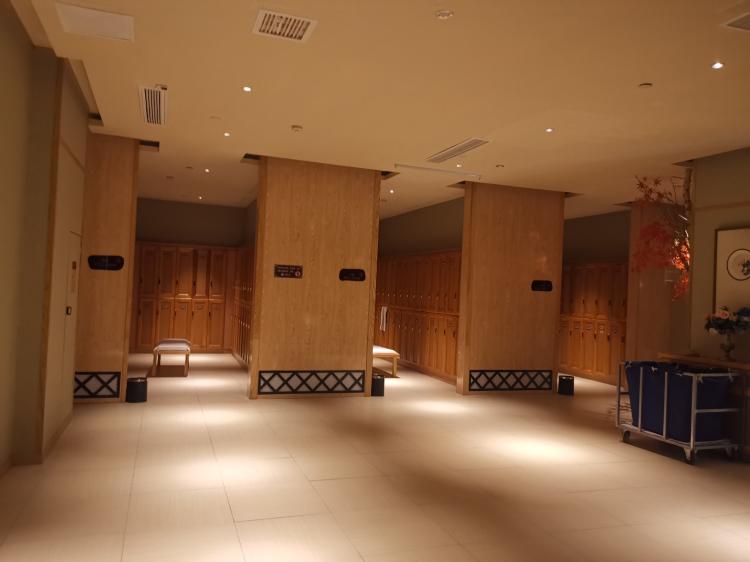 汤乐泉温泉汗蒸馆-"门店店面很大气,距离地铁口也很近