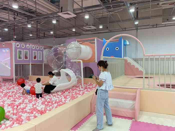 小q亲子乐园(高德置地冬商场店"位于高德置地冬广场,负一层的一个