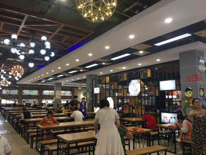 河南大学-北苑餐厅-"河南大学新校区的北苑食堂成为最