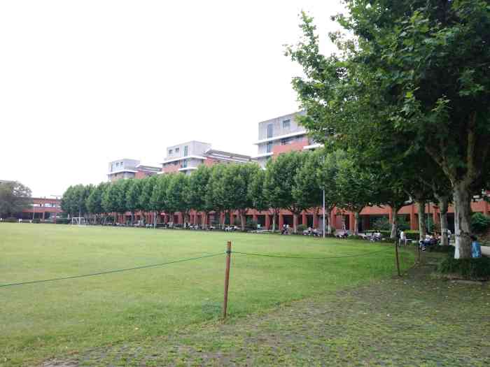 达丰生活区宿舍-"达丰生活宿舍一共有三个地方,分别是一期二.