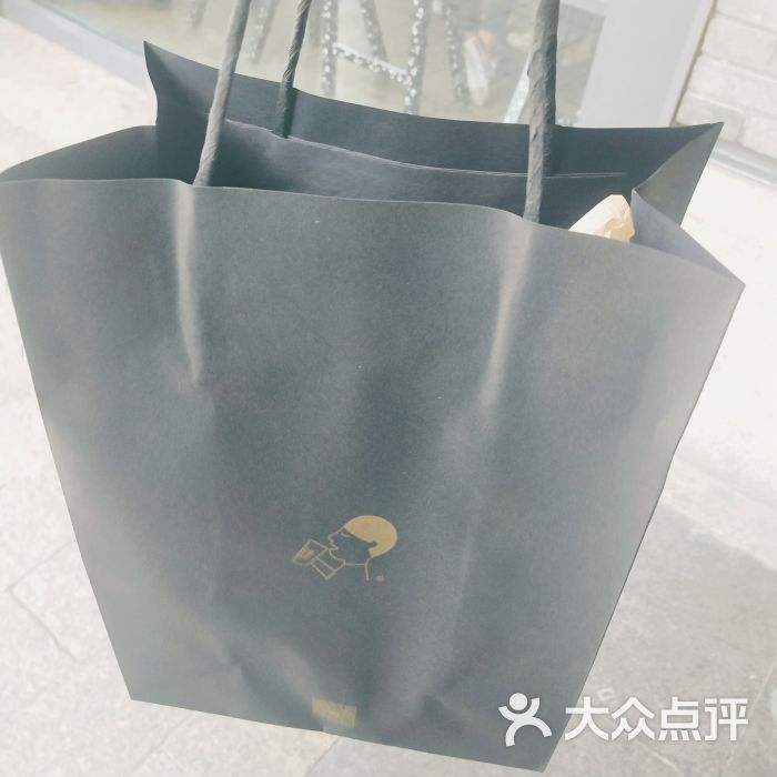 喜茶(银泰in77黑金店)包装图片 - 第3张