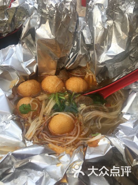 牛肉丸加鱼蛋花甲粉