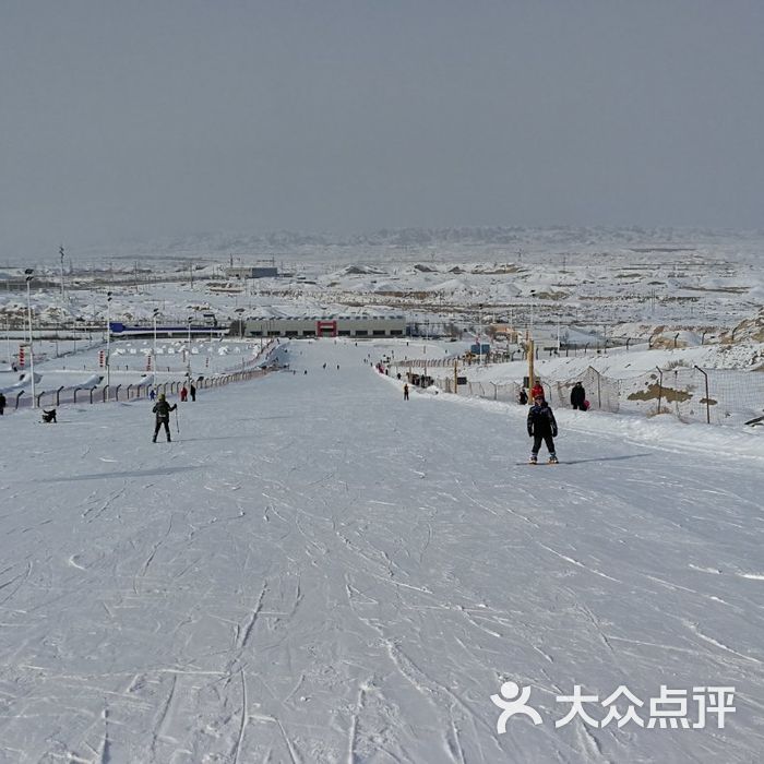 龙山滑雪场