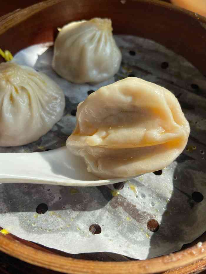 富春改名叫富麦了店里的横幅是黑白的很费解这种黑白的设计小笼还是不