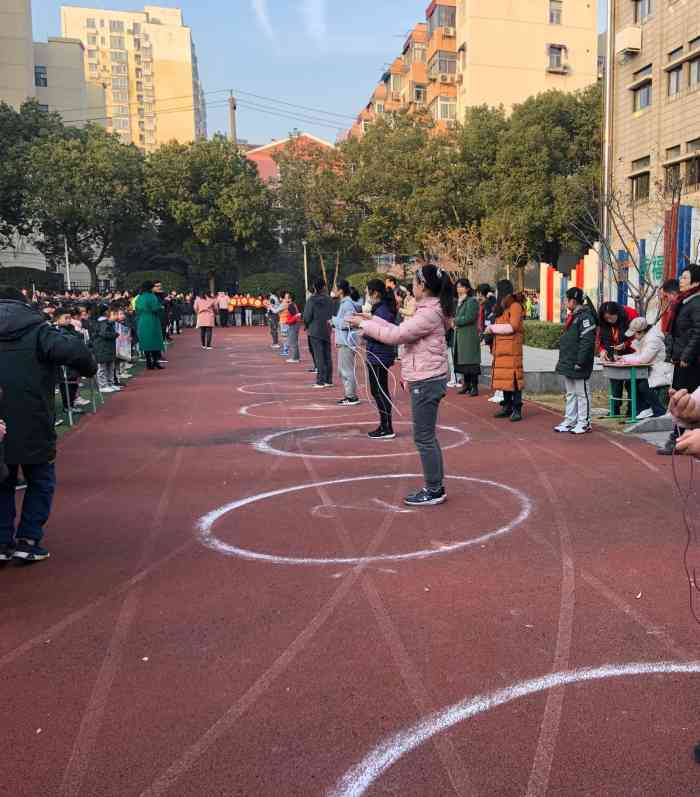 南师附中树人学校附属小学(百合校区)-"地处三岔河桥底下,不熟悉会