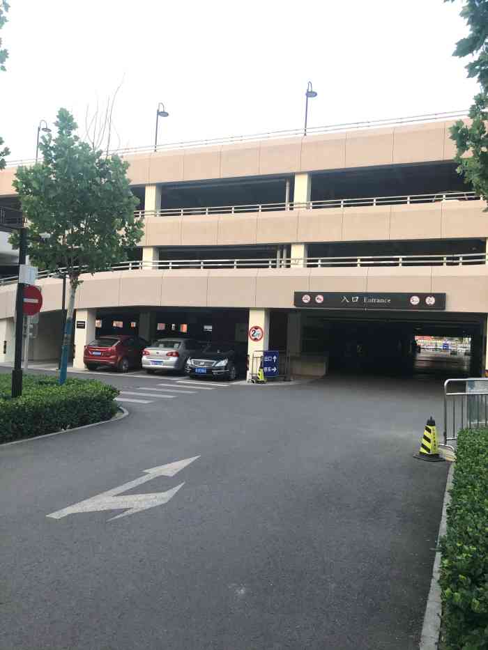 花乡奥莱村停车楼-"停车场很大,找起来稍微有点费劲,但方向感.