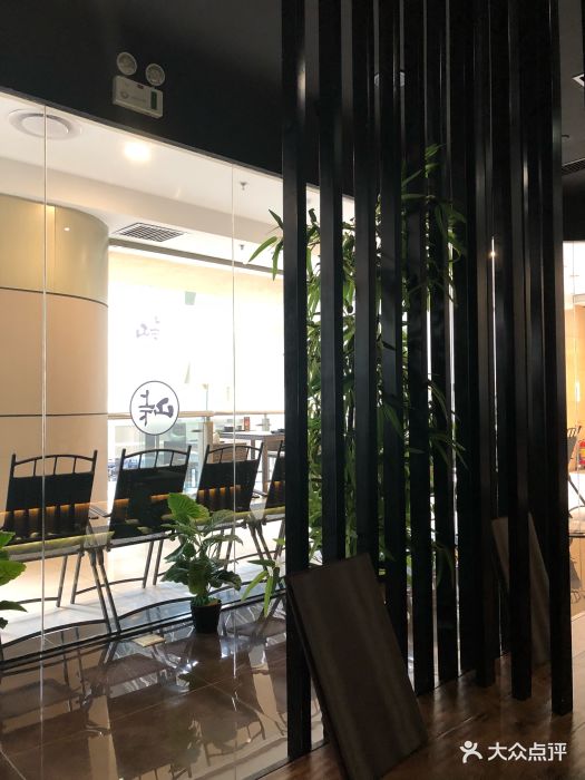 天津比较早的奢侈品商场了,价格望而生畏,.-海