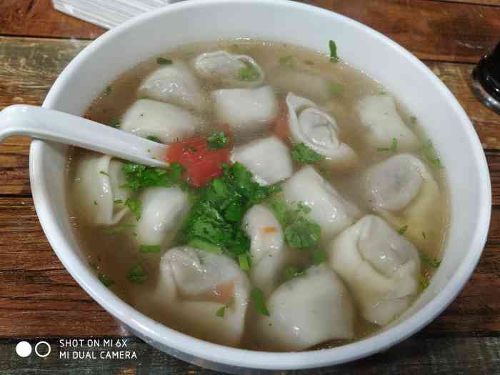 香约庆文酸汤馄饨"过年回新疆吃的酸汤馄饨,不是饭点都全部坐.