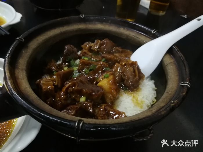 五香牛肉煲仔饭