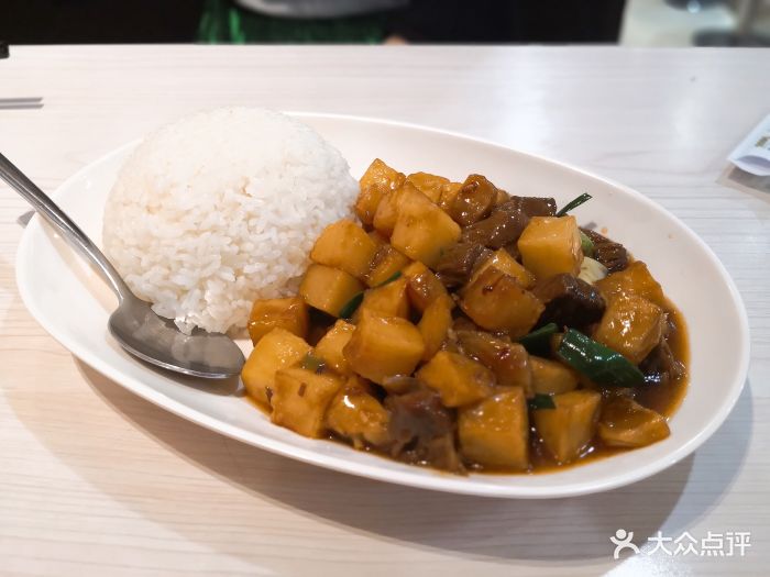 义泰昌现炒快餐(景田南店)土豆牛腩饭图片