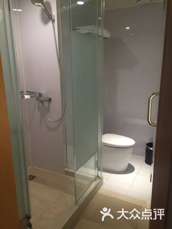 全季酒店(上海陆家嘴八佰伴店):硬枕头?没有。