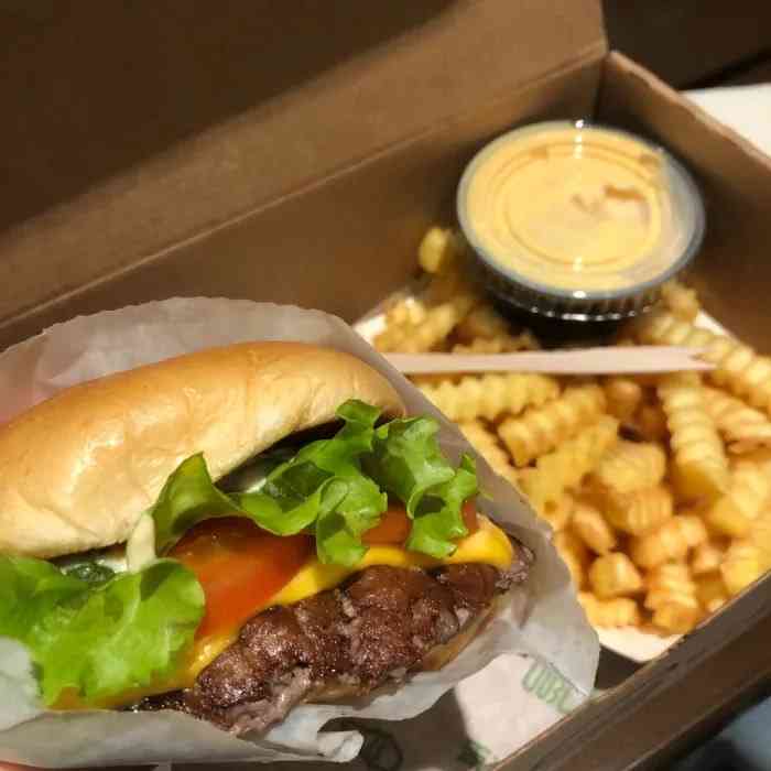 shake shack(静安嘉里中心店)-"shakeshack在上海开了